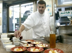 الحمص والفول: أطباق غائبة عن وجبة الإفطار وحاضرة عند السحور