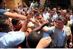 الملك يؤدي صلاه الجمعة في مسجد عمر بن الخطاب بالعقبة