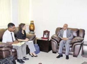 الطراونة يلتقي وفد مكتب تنمية التعليم العالي الامريكي