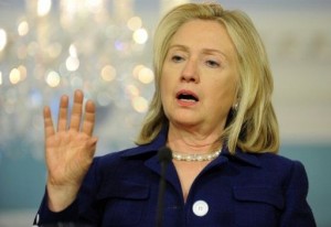 كلينتون للمعارضة السورية "النظام بات ضعيفا".. وواشنطن تحذر من السفر الى سورية