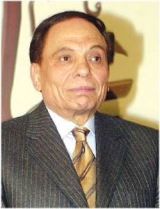 خبر وفاة عادل امام يثير القلق والجدل بالمجتمع المصري