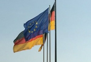 برلين لا تستبعد إصدار سندات لمنطقة اليورو لإنقاذ عملتها