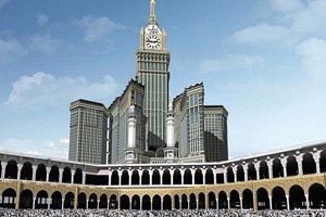 بلاك بيري بالسعودية يروج لحريق ساعة مكة وذئب "سكاكا"