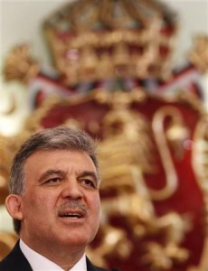 طائرات تركية تقصف 60 هدفا للمتمردين الاكراد بالعرا