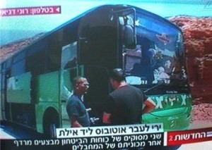 6 قتلى في عمليتي اطلاق نار وصاروخ على حافلتين اسرائيليتين قرب ايلات