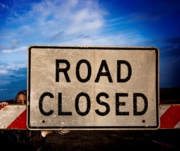 الخزاعلة أغلقوا طريق إربد - الزرقاء احتجاجاً