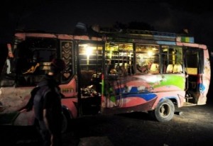 باكستان .. 9 قتلى و30 جريحا في هجوم مسلح على حافلة للركاب في كراتشي