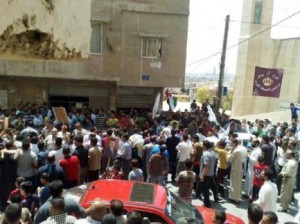 الطفايلة في حيهم ينشدون: يلّا إرحل يا بخيت