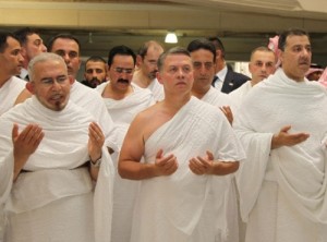 الملك في السعودية لاداء مناسك العمرة