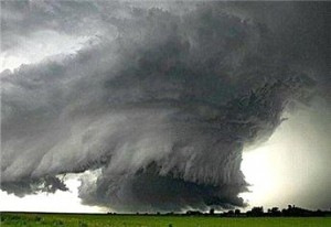 إعلان حالة الطوارئ بالولايات المتحدة واغلاق المطارات بسبب اعصار ايرين