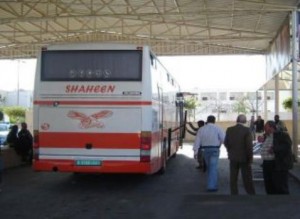 الاحتلال يعيق 40 حافلة أردنية من العبور للضفة دون مبرر