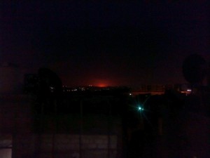 8 إصابات بحريق هائل اضاء شرقي عمان