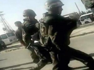 انشقاق عشرات الجنود السوريين في حمص