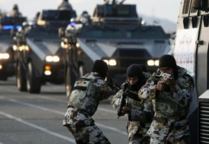 المدرعات السعودية تحاصر مدينتين شهدتا مظاهرات