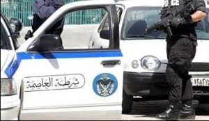 إصابة رجلي أمن ومطلوب  أثناء ملاحقته