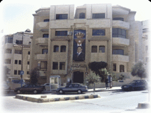 موظفو المحاكم الشرعية يبدأون اعتصاما مفتوحا