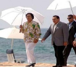 ويكيليكس: مبارك والقذافي وموجابي أكبر تجار سلاح في إفريقيا