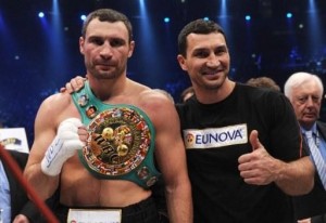 فيتالي كليتشكو يهزم متحديه آداميك بالضربة الفنية القاضية