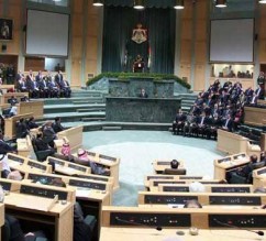 النواب يشترطون استقالة الحكومة بعد حل مجلسهم ’لأسباب واقعية’ وطوارئ