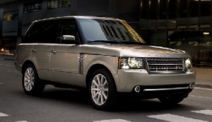 سيدة تسرق بقيمة 10 دنانير من سوبرماركت وتغادر المكان بسيارة ثمنها 70 ألف دينار