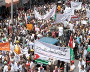 شوارع المحافظات تتحرك وسط اختلاف الشعارات