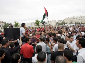 عشرات أمام الكالوتي: مين قال 67 .. بدنا كل فلسطين