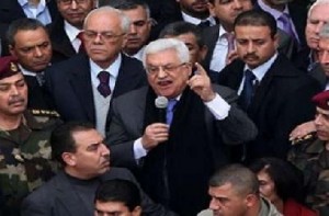 عباس مخاطبا الجماهير برام الله: ارفعوا رؤوسكم فأنتم فلسطينيون