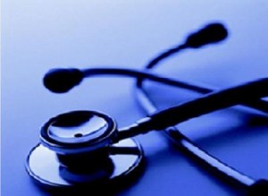 توقيف طبيبين من مستشفى التوتنجي للاشتباه بتسببهما بوفاة سيدة وجنينها