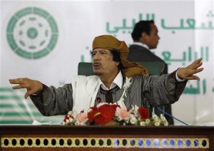 مسؤول بالمجلس الانتقالي: القذافي مختبيء قرب الحدود مع الجزائر