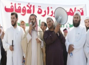 أئمة ووعاظ يهددون بفضح الفاسدين بأسمائهم على المنابر الجمعة