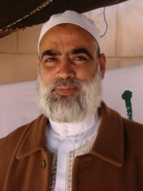 القبض على شيخ القذافي متخفياً بين نساء