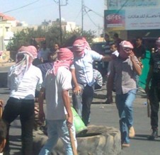 تجدد الاشتباكات واطلاق غازات مسيلة للدموع على المحتجين  صور مباشرة ...احتجاجات في الربة