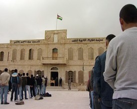 الكرك: الامن يتدخل لحسم نزاعات برلمانات الطلبة المدرسية