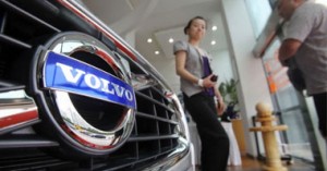 "فولفو" تطلق سيارة "هجين" جديدة في أوروبا في 2012