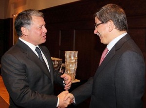 الملك واوغلو يؤكدان أهمية استقرار سوريا