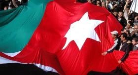 الكرك والطفيلة : حرق علم "الناتو" ..ومطالبة بجدول زمني للإصلاح ..