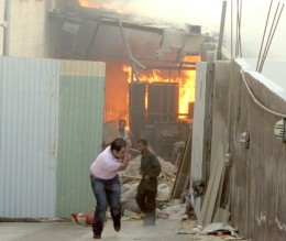 الرصيفة : 9 إصابات بعد احتراق مستودع أجهزة كهربائية