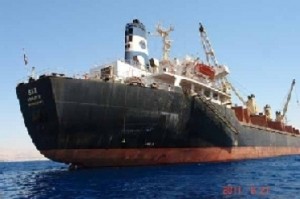 إذ يغفو البلد تسعة أيام ... وتفر سفينة حجمها مثل الجبل