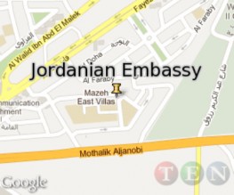 طاقم سفارتنا بدمشق بخير ولم يرفع علم سوى الأردني عليها