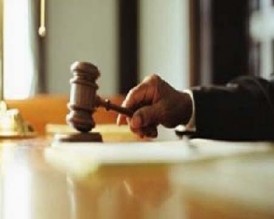 إحالة 4 نشطاء إلى المحكمة بتهمة الاعتداء على مكتب "الجزيرة"