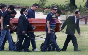 بالصور| مراسم تشييع والدة مارادونا