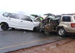 وفاة طفلة وسيدة وجرح 15 بحادثي سير