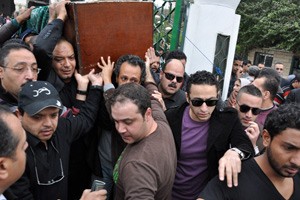 بالصور.. نجوم مصر يودعون عامر منيب إلى مثواه الأخير