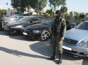 الجفر:ضبط قنابل يدوية وأسلحة وتوقيف 25 شخصا