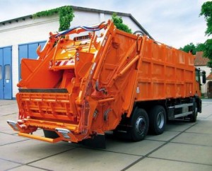 ضاغطة نفايات تقتل سيدة وتصيب شقيقها بالأشرفية