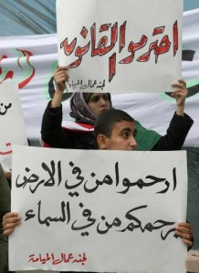 عمال زراعة الكرك يغلقون الطريق المؤدي لمديرتهم