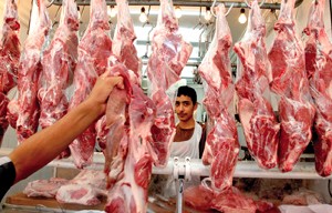 كيلو اللحم البلدي بـ12 ديناراً