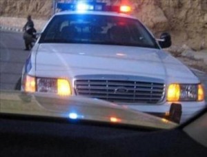 معان : القبض على شخصين قاما بتحطيم سيارة للأمن