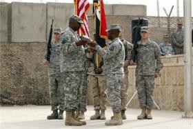 إنزال العلم الأمريكي إيذانا بانهاء المهمة الأمريكية رسميا في العراق