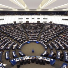 البرلمان الأوروبي يدعو الأسد إلى التنحي